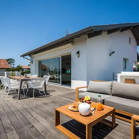Sleeps 8 Pool Air Con Wifi *