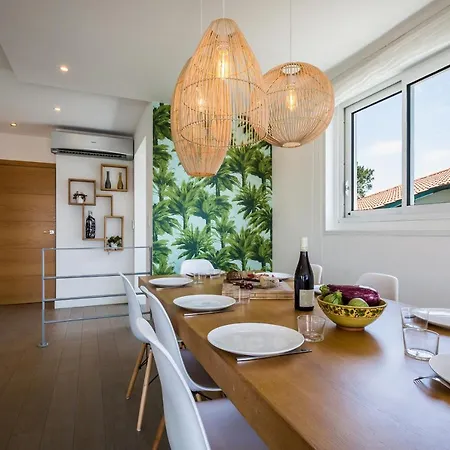 Sleeps 8 Pool Air Con Wifi Villa