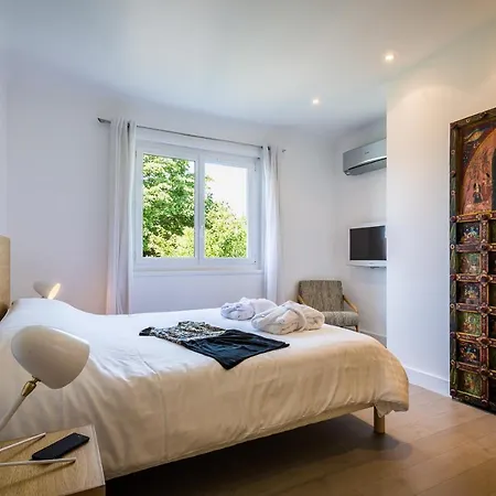 Villa Sleeps 8 Pool Air Con Wifi