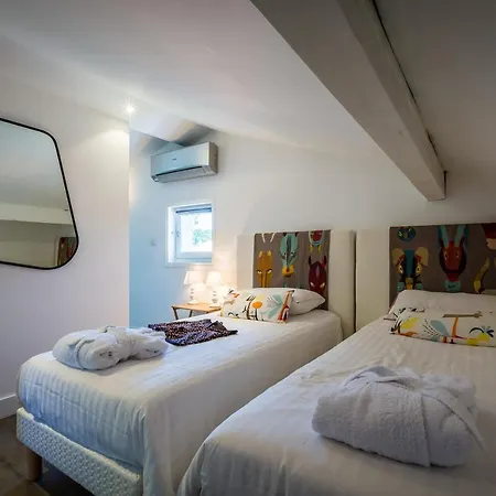 Sleeps 8 Pool Air Con Wifi